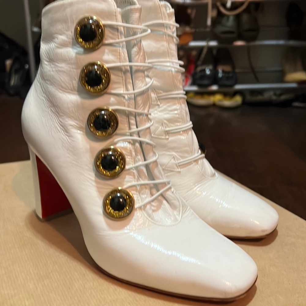 Lady See Patent Leather white bootie size 7